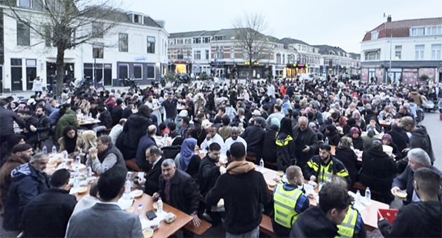 Hollanda'da "Cami Meydanı"nda 1500 kişilik sokak iftarı 