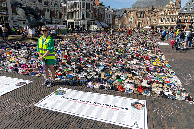 Hollanda'da Gazze'de öldürülen çocuklar 15 bin çift ayakkabıyla anıldı