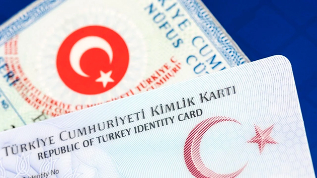 Türkiye'de yeni kimlik kartı olmayan evini satamayacak